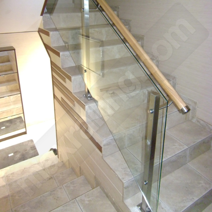 Иноксови парапети със стъкло